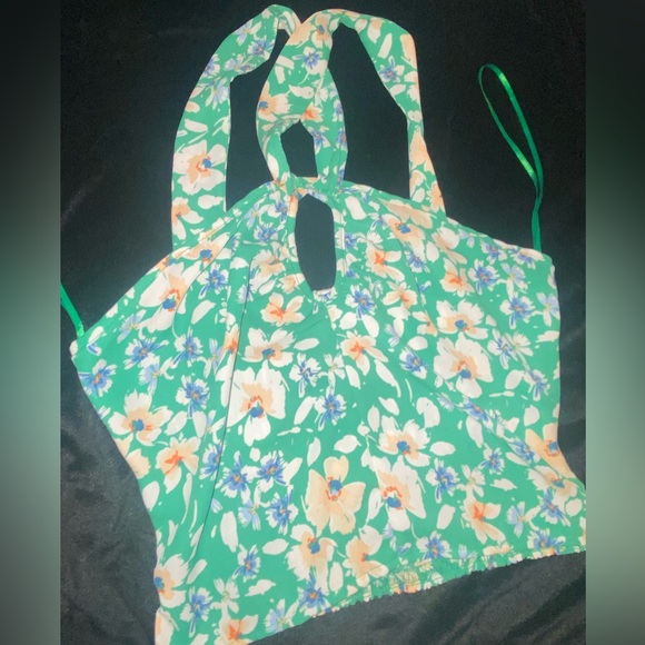 Keyhole top - Picture 2 of 4